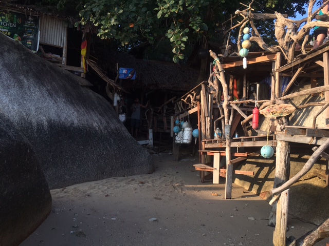 The Ko Samui rock bar above the shoreline